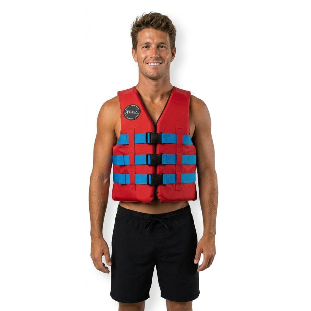 Homme portant le gilet HANA Rental Vest 50 N rouge à sangles bleues, vue de face