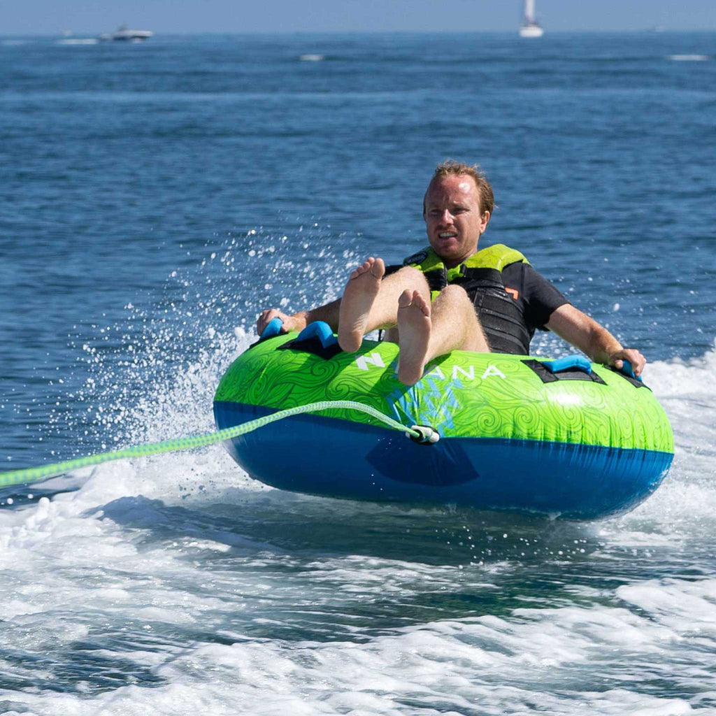 Pack bouée tractée HANA Fishburger – rider tracté, vue de face