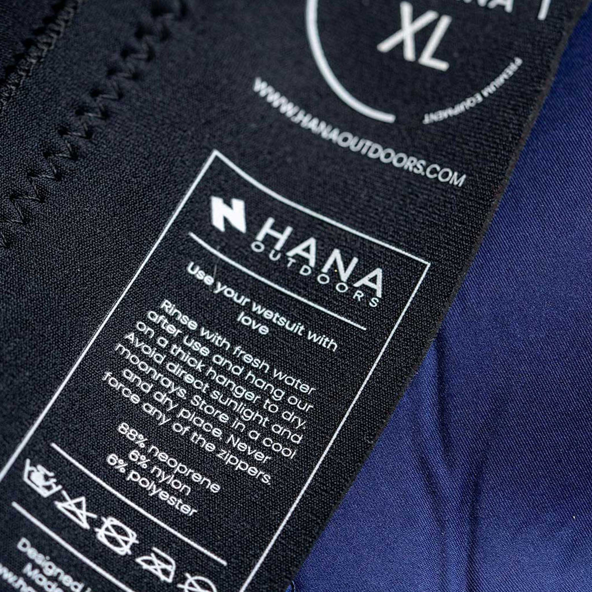 HANA Waimea men’s 3/2 mm shorty wetsuit in Navy – inner label detail